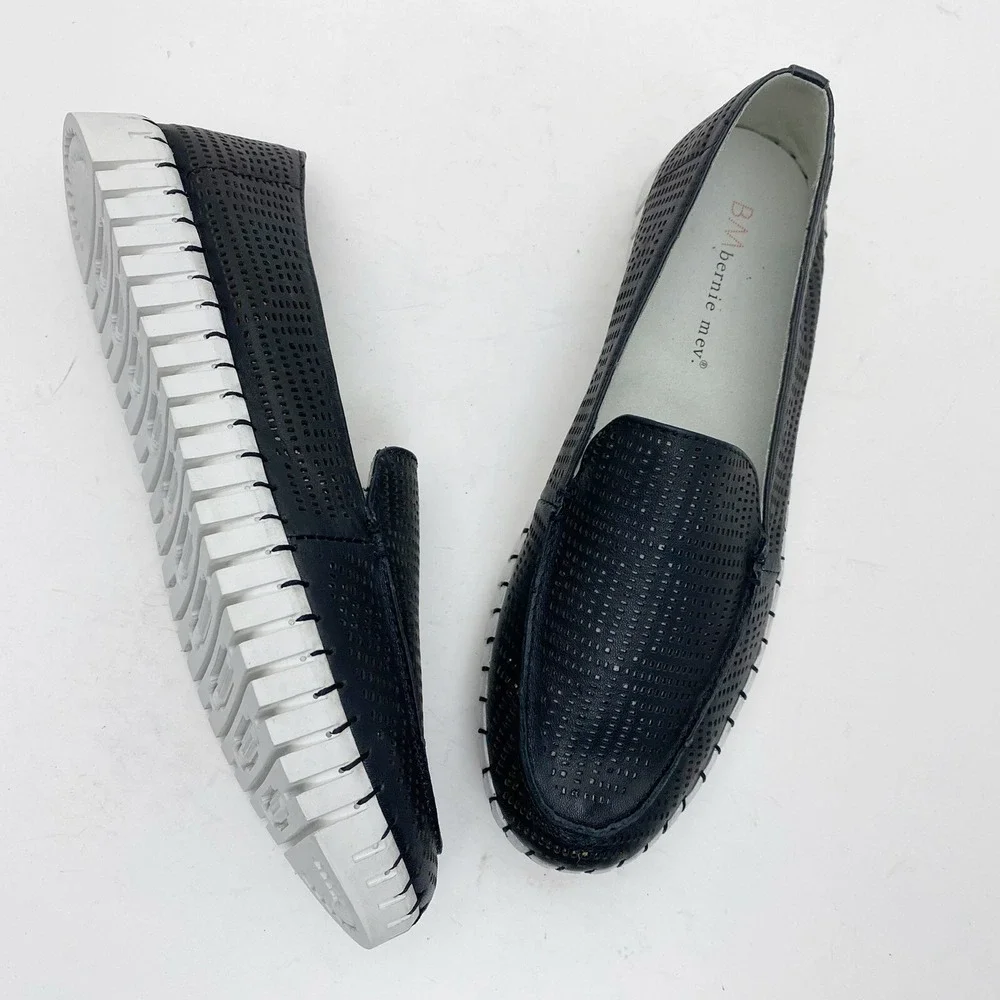 Bernie Mev TW72 Perforated Leather Memory Foam Loafer Womens 9-9.5 EU 40 Black‎